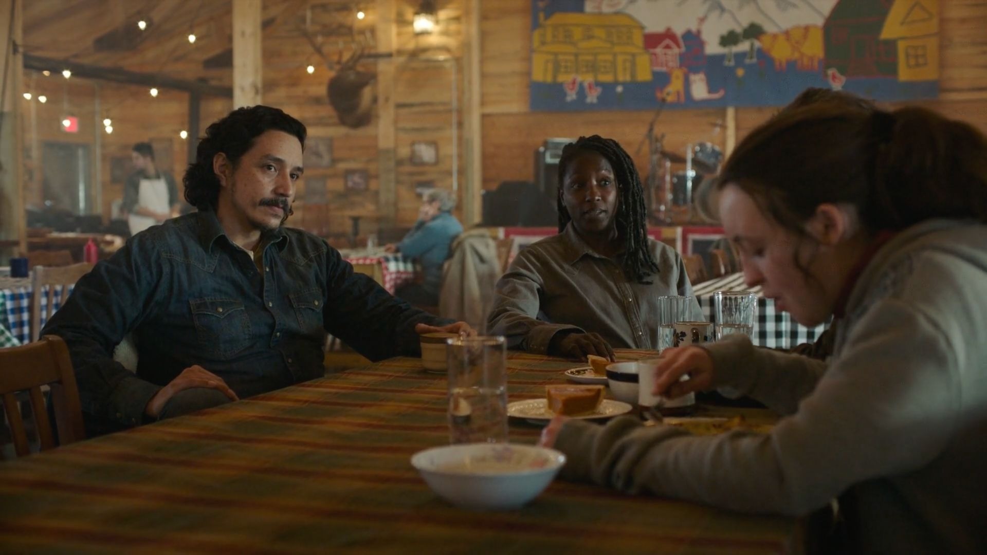 tommy-maria-et-ellie-au-cours-de-la-saison-1-de-the-last-of-us