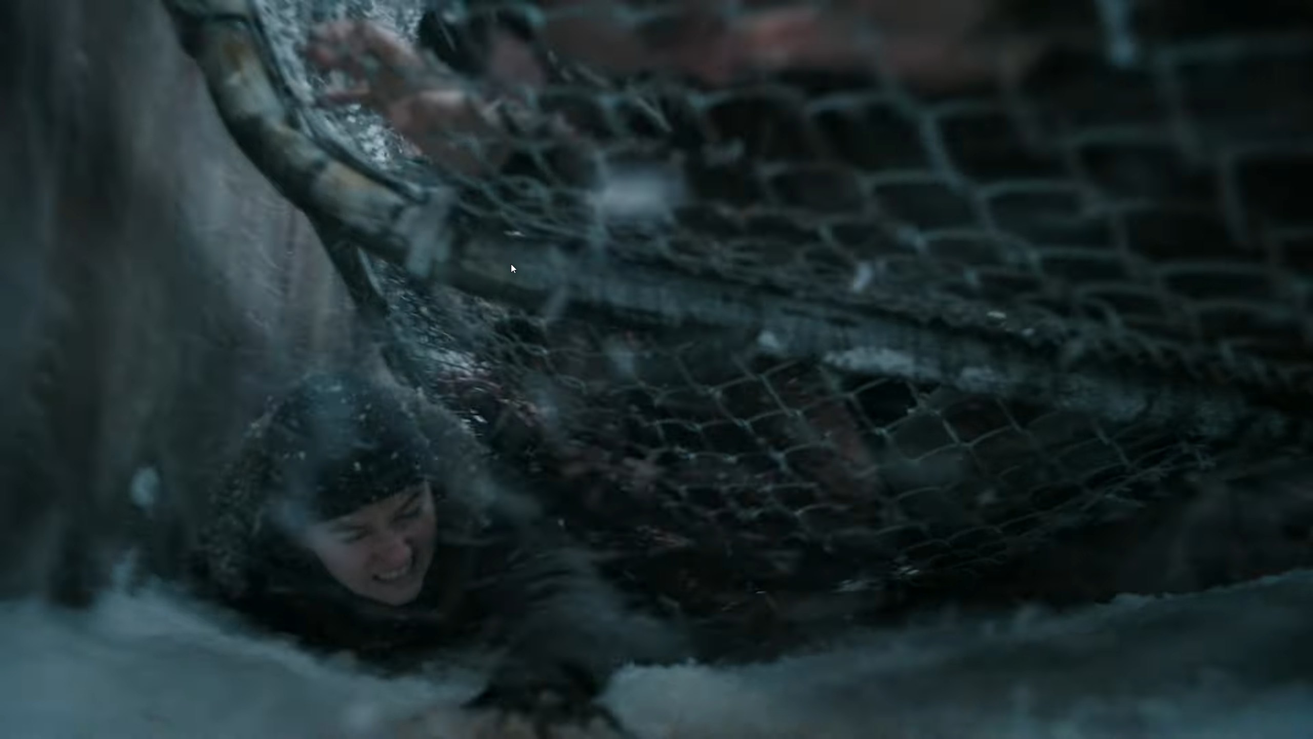 abby-en-difficulte-contre-une-horde-d-infectes