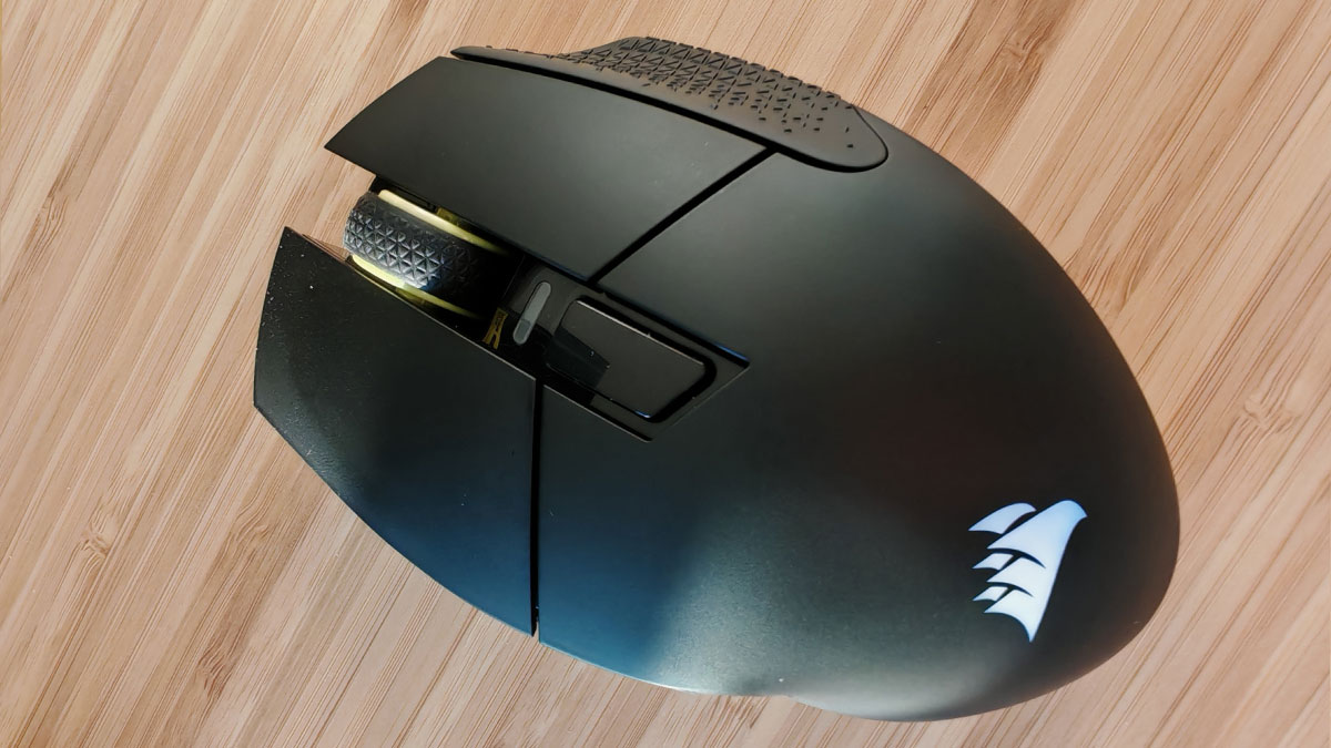 corsair-scimitar-elite-souris-mmo