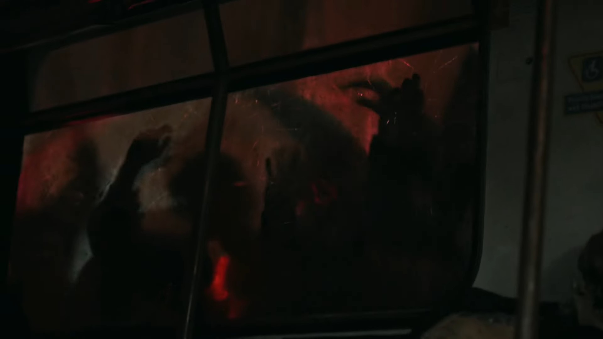 les-infectes-dans-les-tunnels-de-metro-qui-ont-piege-dina-et-ellie