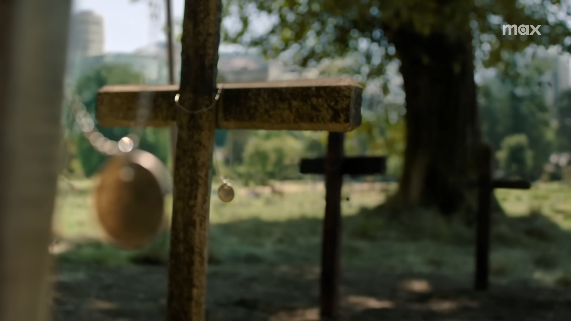 cimetiere-des-lucioles-pres-de-l-hopital-de-boston-dans-la-saison-2-de-the-last-of-us