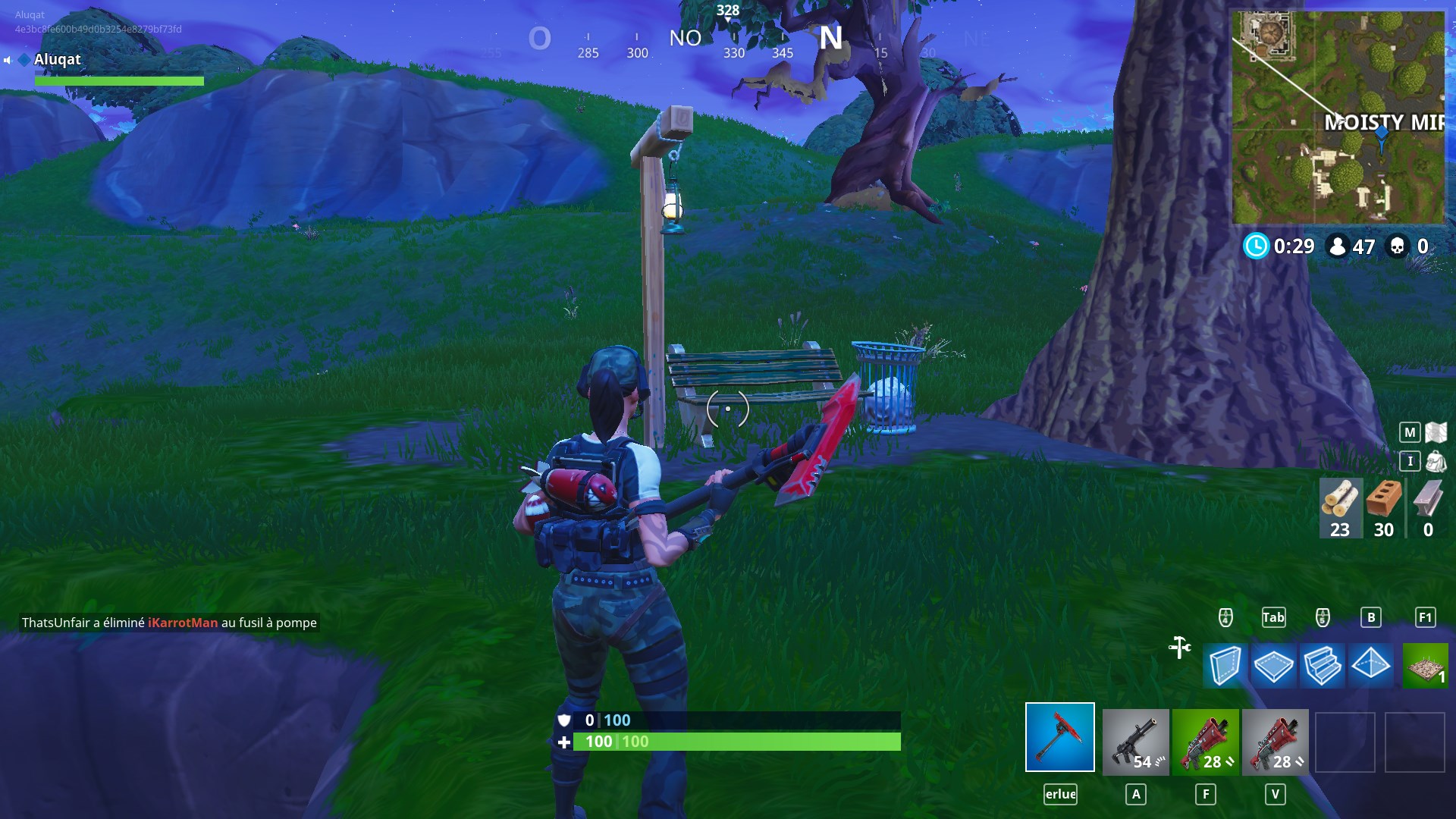 Défi : Fouiller entre un banc, un camion...