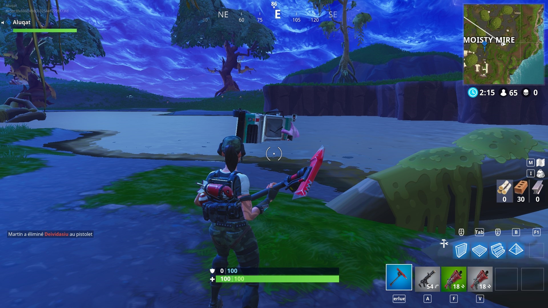 Défi : Fouiller entre un banc, un camion...