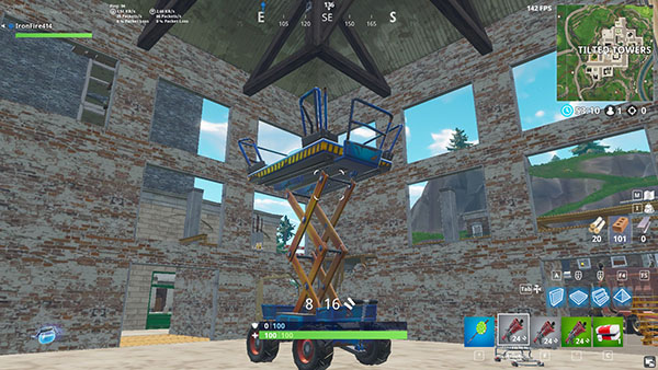 Carte : bâtiment à Tilted Towers et fusée présente