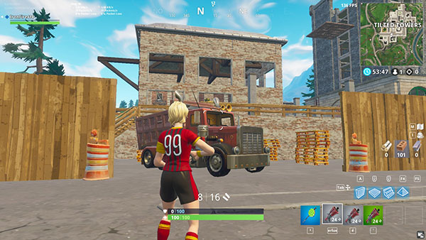 Carte : bâtiment à Tilted Towers et fusée présente