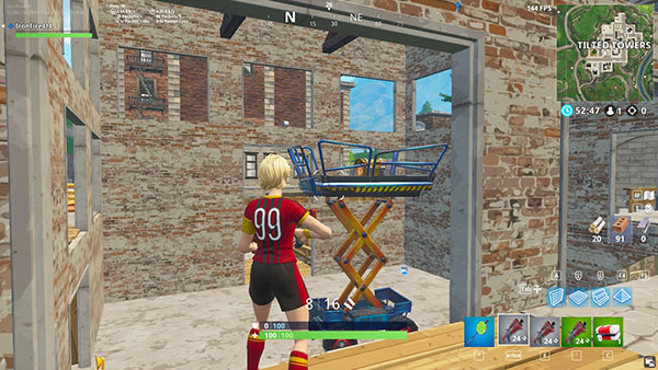 Carte : bâtiment à Tilted Towers et fusée présente