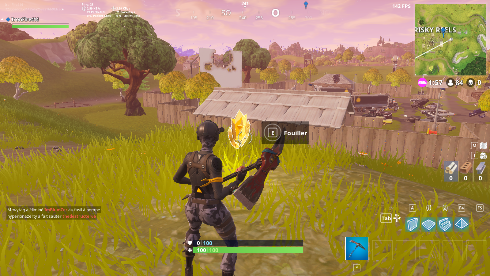 Défi : Fouiller entre un épouvantail, un bolide...