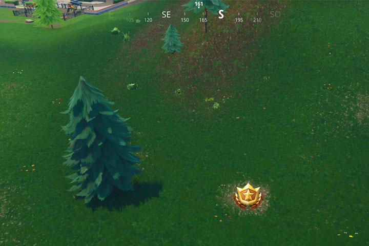 Défi : Fouiller entre une aire de jeu, un terrain de camping et une empreinte de pas