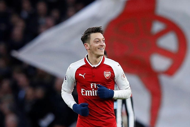 Mesut Özil crée son club sur FIFA !