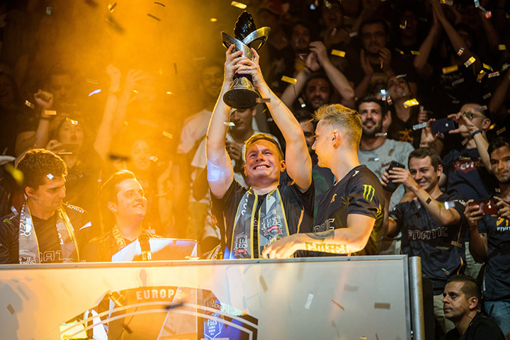 LoL : Broxah resigne chez Fnatic pour 2019