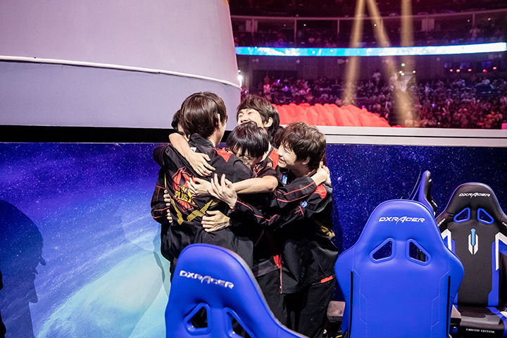 LoL : Qui est FunPlus Phoenix, l&rsquo;équipe qui a remporté le summer split de la LPL ?