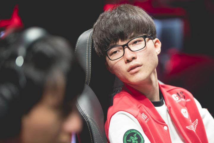 LoL : Faker prend des parts chez T1