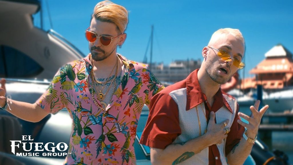 Squeezie et Joyca reçoivent un disque d’or pour leur titre Bye-Bye !